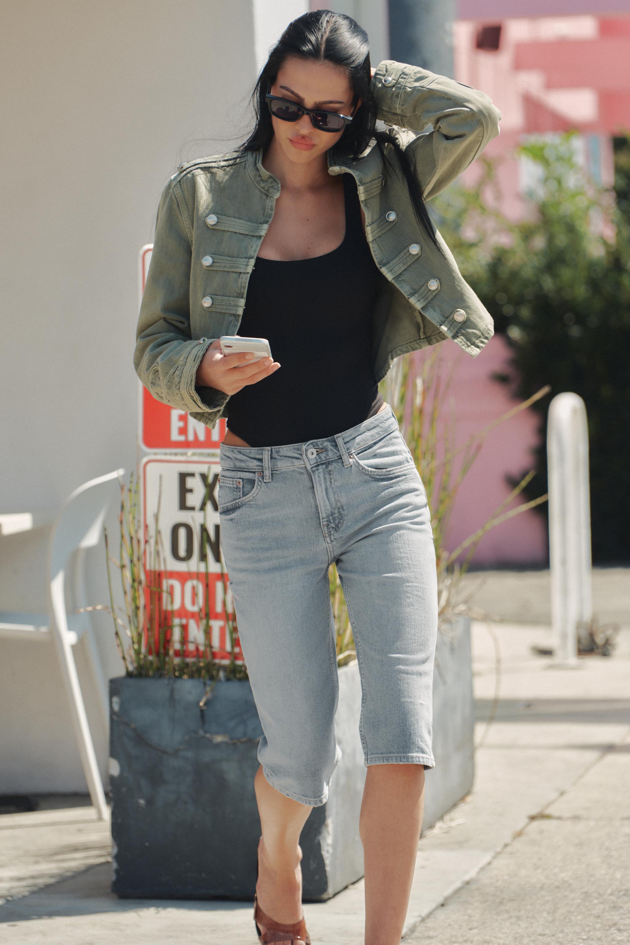 TRF MID-RISE CAPRI JEANS